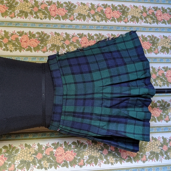 Plaid Pleated Skirt - Picture 2 of 6